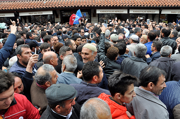 Davutoğlu'na Konya'da coşkulu karşılama