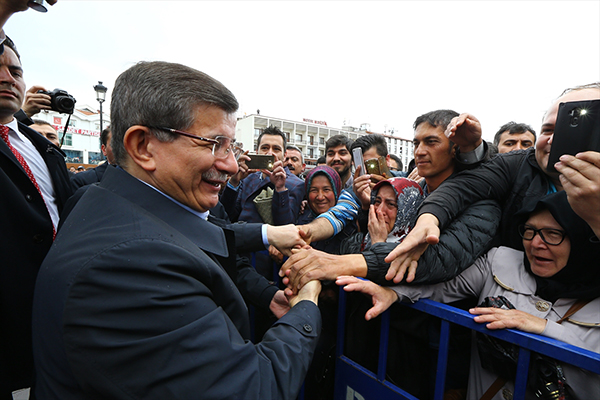 Davutoğlu'na Konya'da coşkulu karşılama