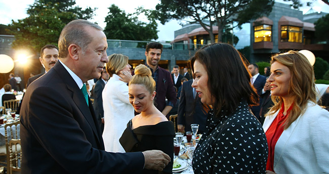 Erdoğan sanatçı ve sporculara iftar verdi