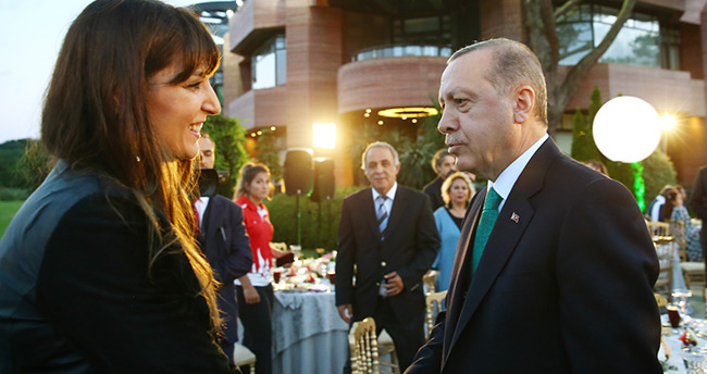 Erdoğan sanatçı ve sporculara iftar verdi