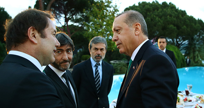 Erdoğan sanatçı ve sporculara iftar verdi