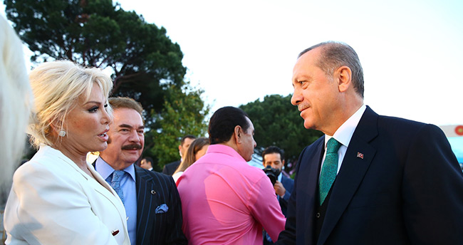 Erdoğan sanatçı ve sporculara iftar verdi