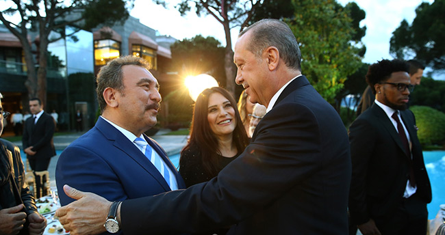 Erdoğan sanatçı ve sporculara iftar verdi