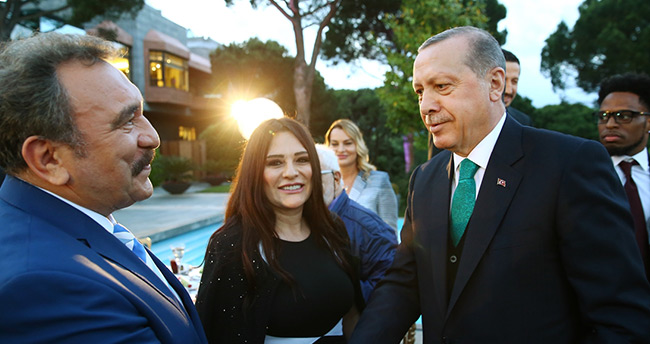 Erdoğan sanatçı ve sporculara iftar verdi