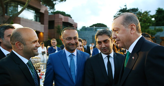 Erdoğan sanatçı ve sporculara iftar verdi