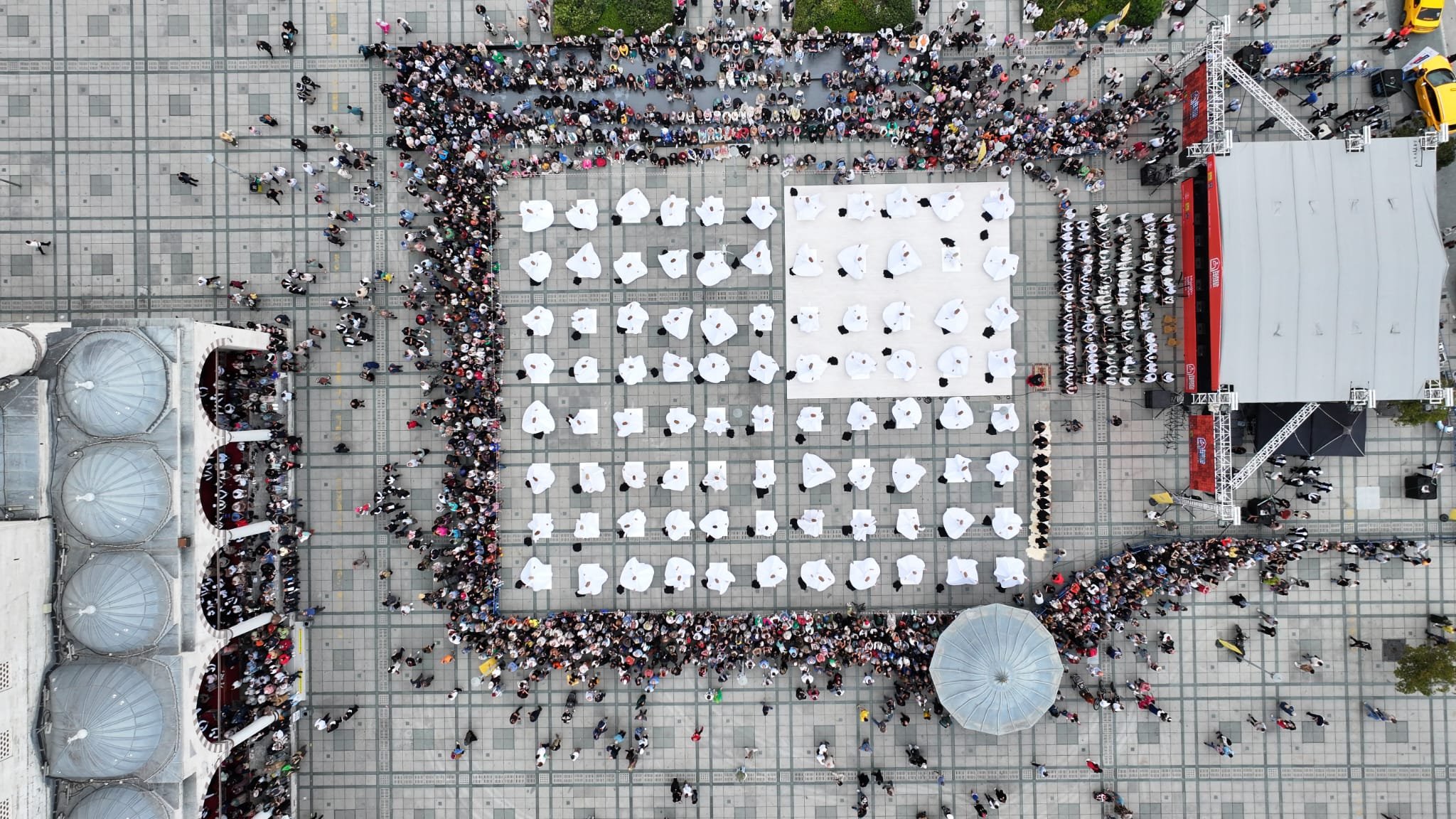 Mevlana Meydanı'ndaki Mistik Müzik Festivali'nin açılış töreni büyüledi