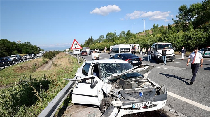 Anadolu Otoyolu'nun Düzce Kesiminde Zincirleme Trafik Kazasında 13 Kişi ...