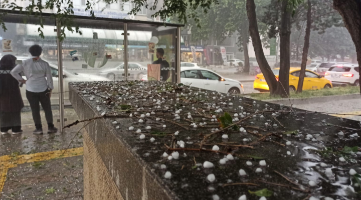 Ankara'da sağanak ve dolu etkili oldu